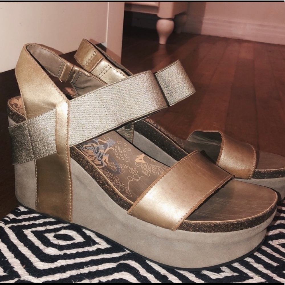 OTBT Bushnell in Gold Wedge Sandalls
